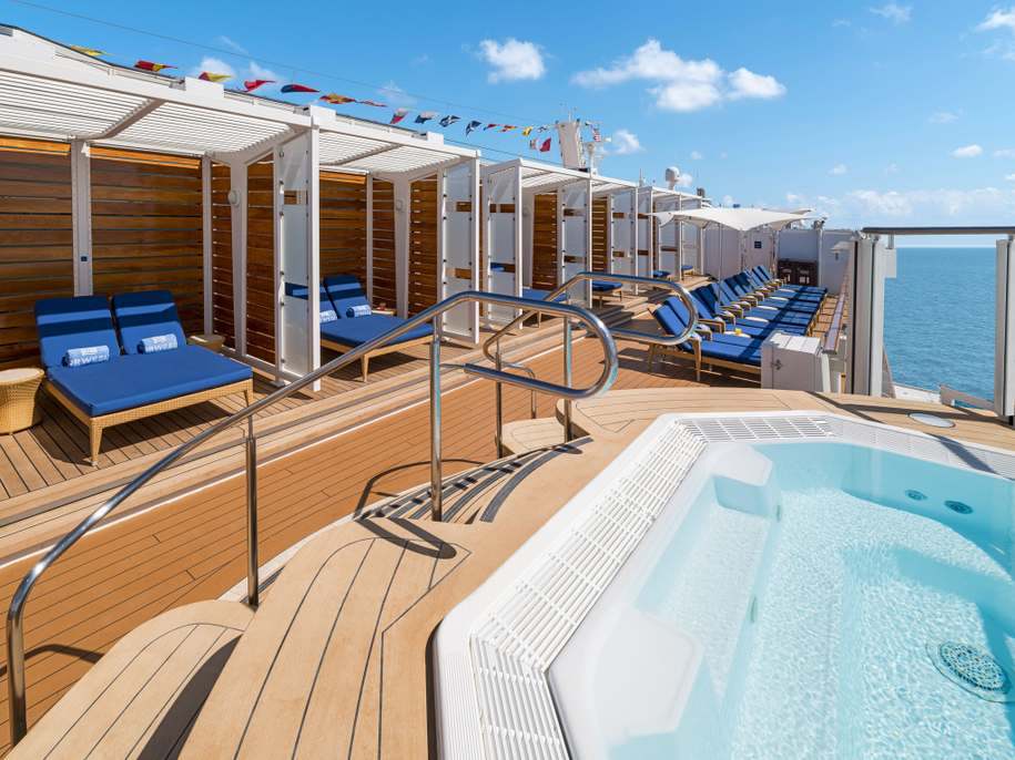 NCL-Bliss-Cruise-bars-VibeBeachClub-2-jpeg